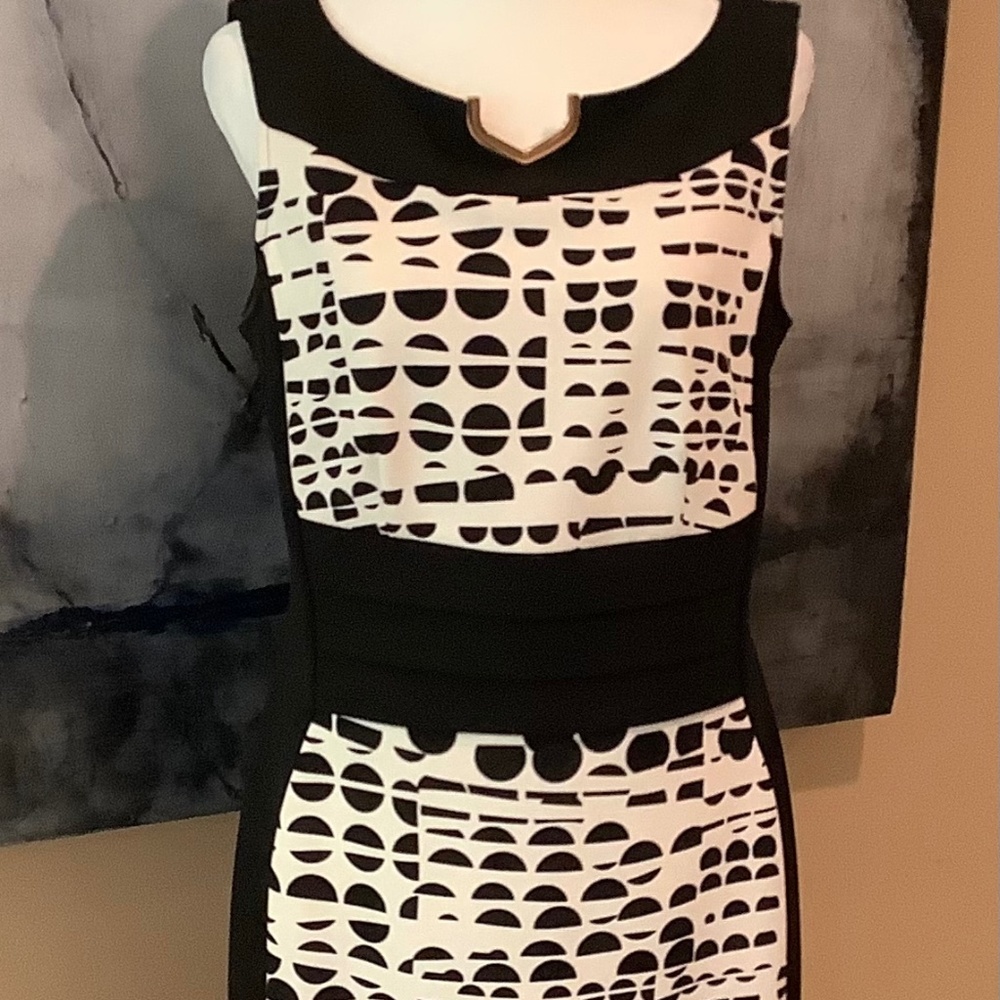 Joseph Ribkoff size 10 black and white sleeveless dress.